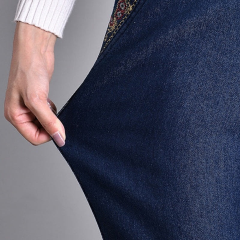 Women's Casual Jeans Relaxed Fit Side Pockets Elastic Waist Everyday Wear